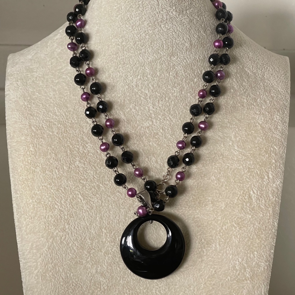 Wk Elegant Black Onyx And Purple Pearl Round Necklace.